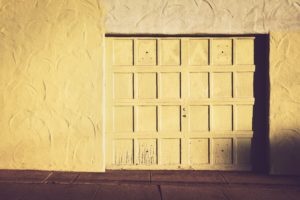 4 Ways to Save on Garage Door Repair Cost